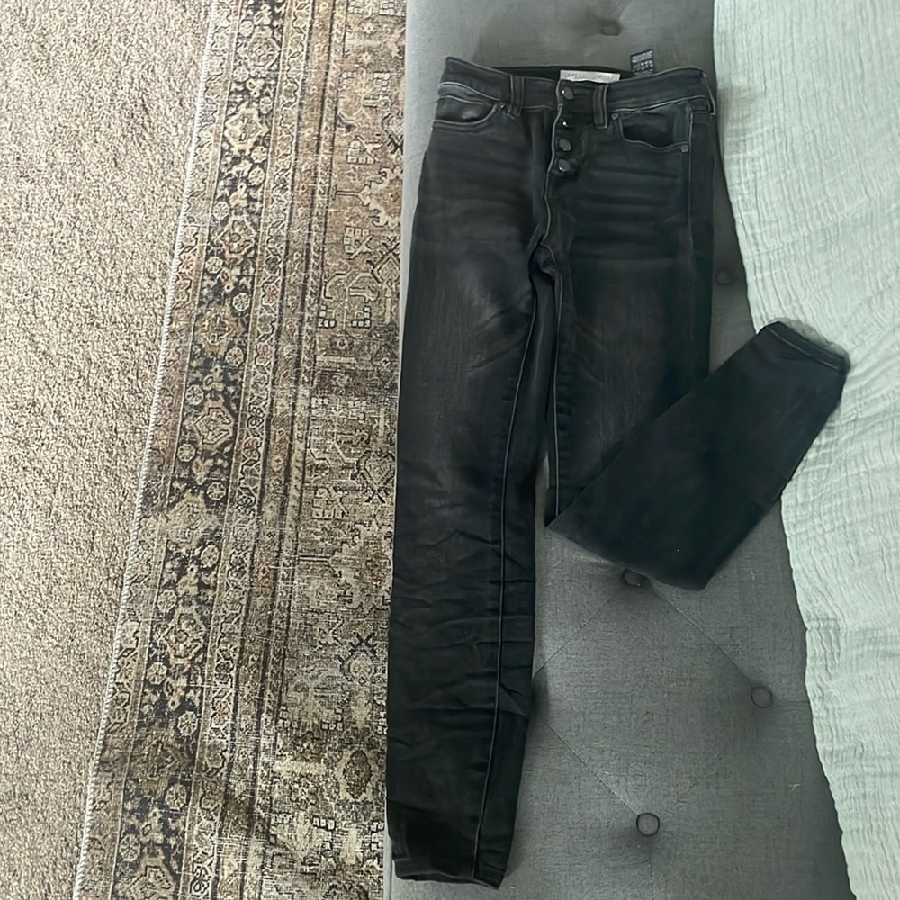 Liverpool Abby Ankle Skinny in color South Rim Jeans